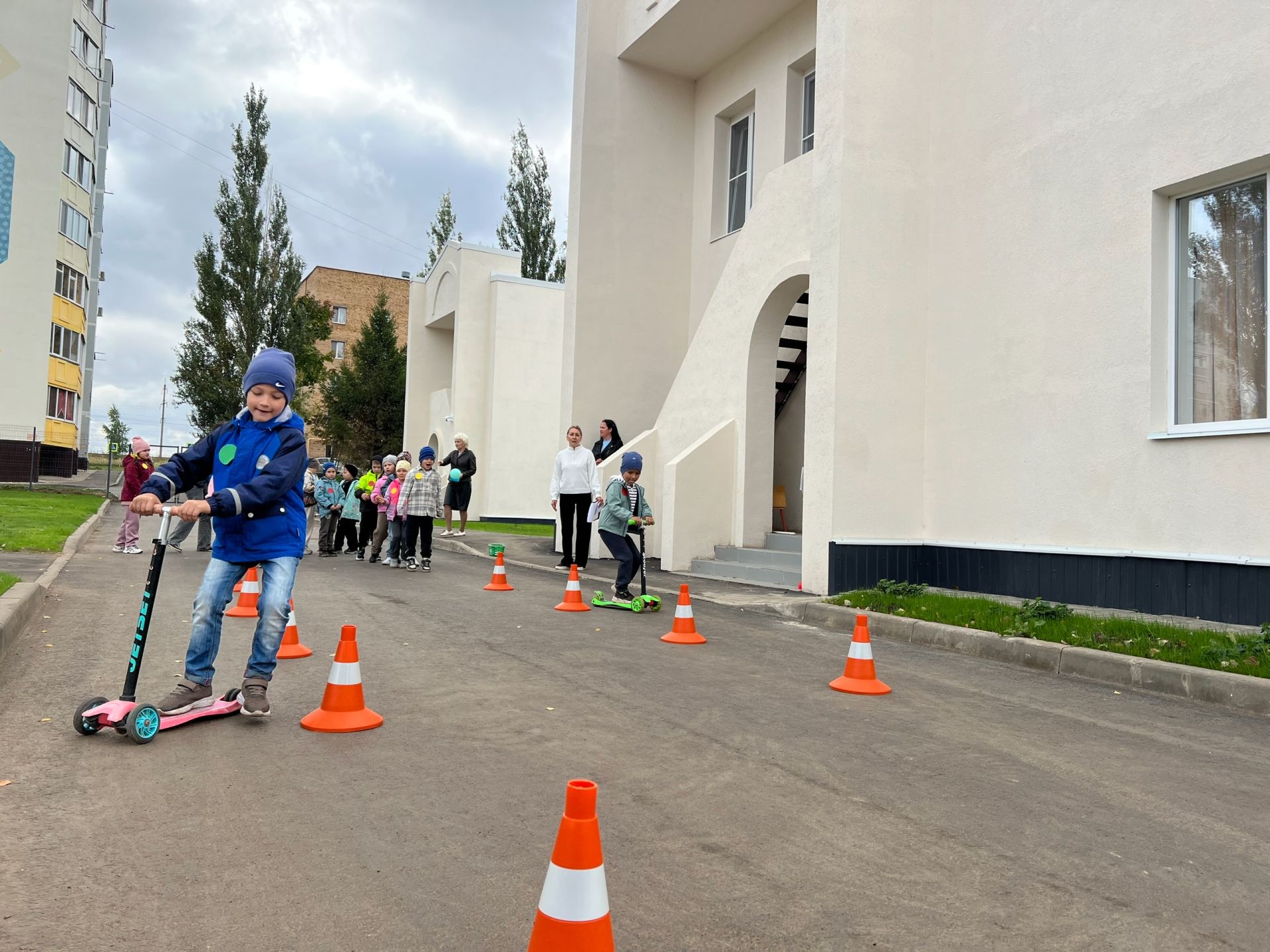 В детском саду «Маленький гений» города Менделеевск проведено познавательное мероприятие по ПДД