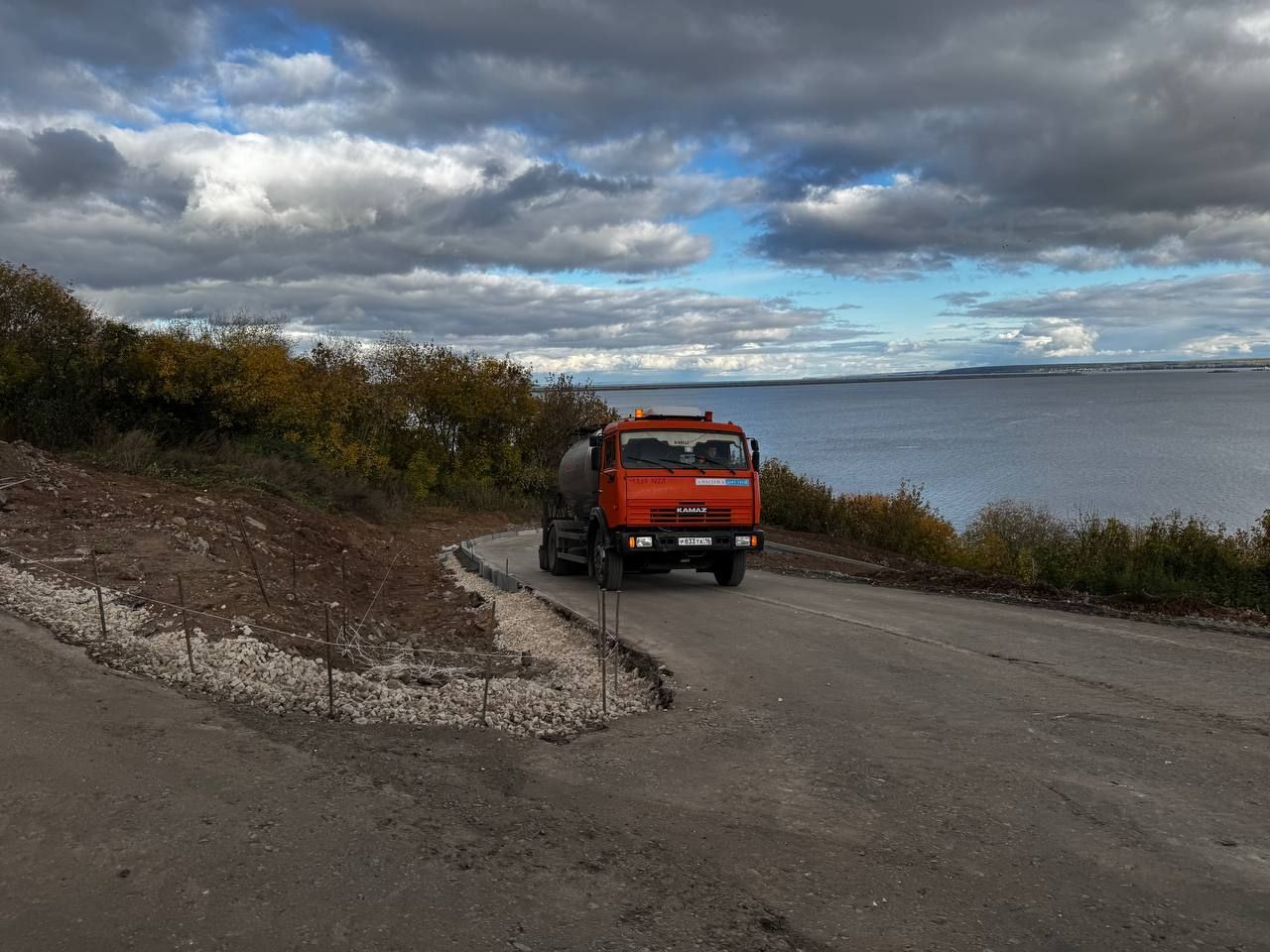 Глава Менделеевского района осмотрел ход работ в «Тихих горах»