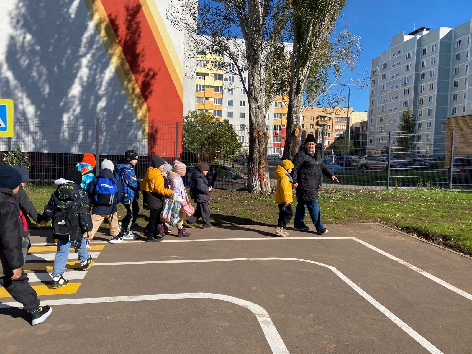 Урок безопасности на практике: воспитанники «Золотой рыбки» посетили автогородок