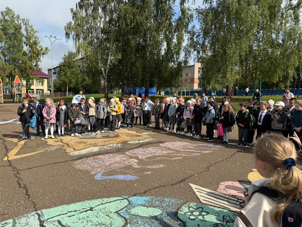 Первоклассники Менделеевска повторили правила дорожного движения