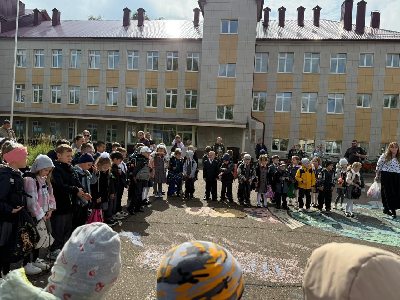 Первоклассники Менделеевска повторили правила дорожного движения