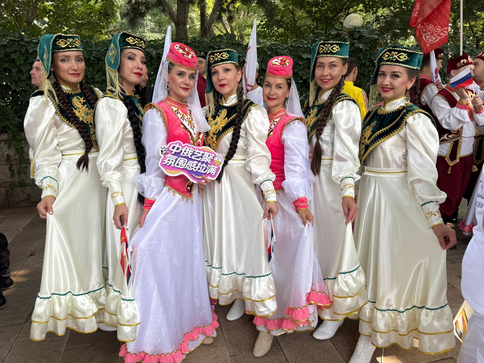 Менделеевские коллективы выступают на международном фестивале «Алтын майдан» в Китае