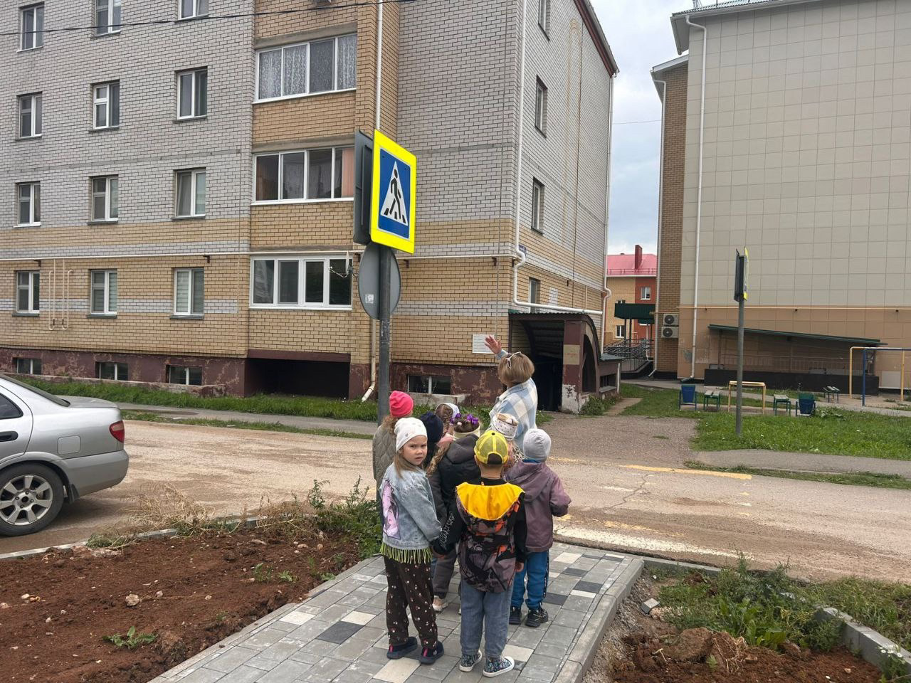 В детском саду №12 «Маленький гений» Менделеевска проведён день дорожной безопасности