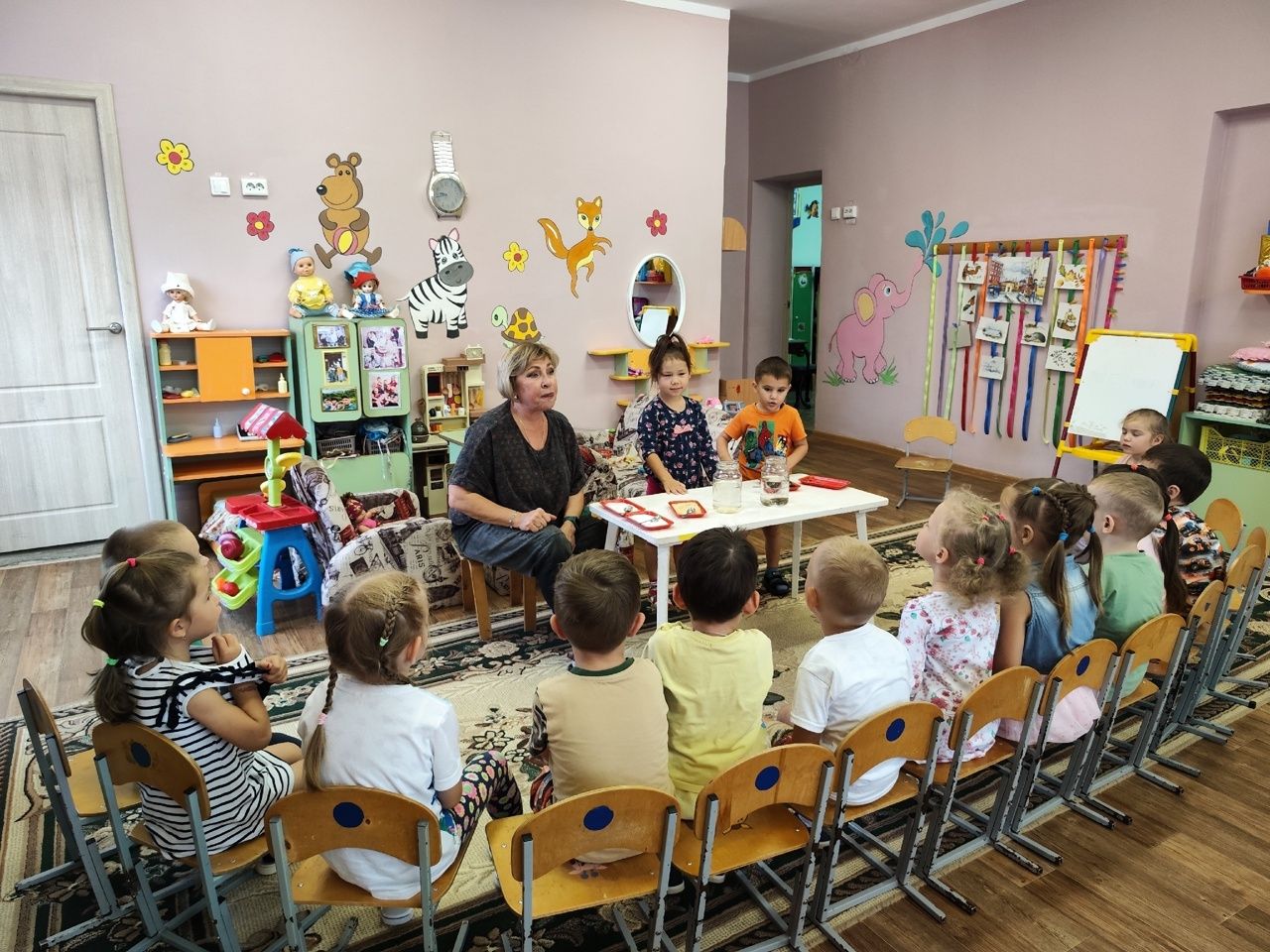 Воспитатель Елена Николенко из Менделеевска зажигает в маленьких сердцах искорки добра и любознательности