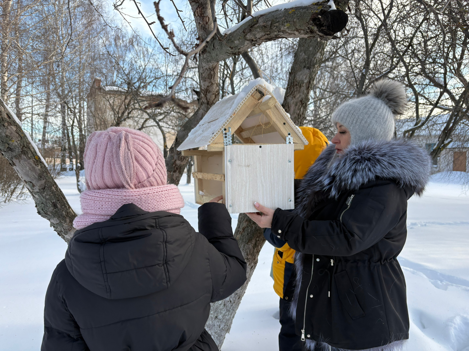 Активисты Сетяковского клуба и Бизякинская школа поддержали акцию «Покормите птиц зимой»