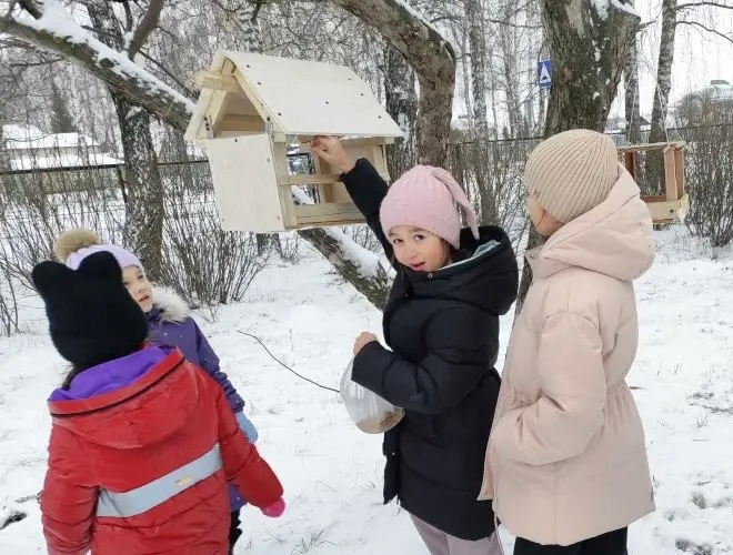 Активисты Сетяковского клуба и Бизякинская школа поддержали акцию «Покормите птиц зимой»