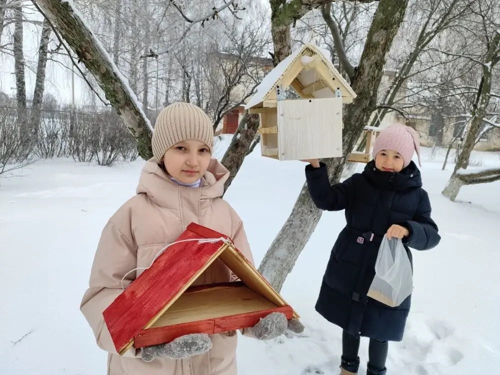 Активисты Сетяковского клуба и Бизякинская школа поддержали акцию «Покормите птиц зимой»
