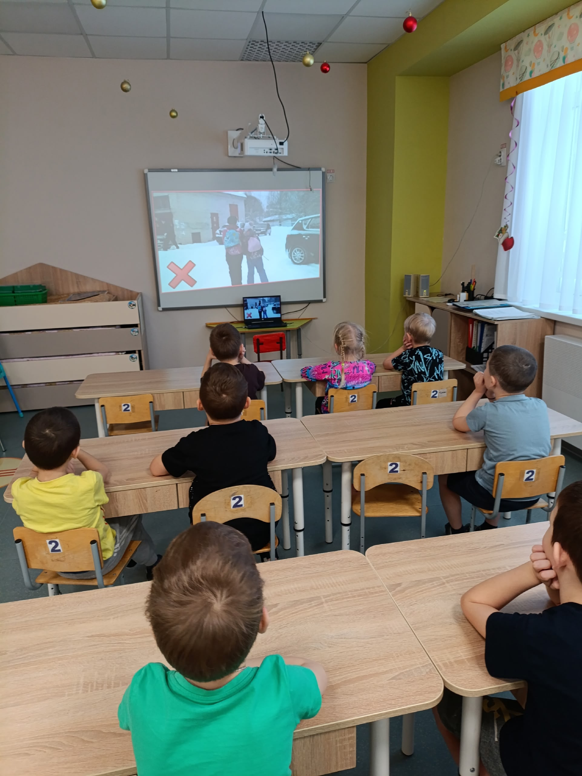 В детском саду «Золотая рыбка» Менделеевска проведён урок безопасности «Зимние дороги»