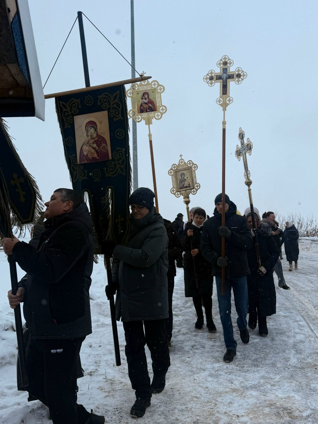 Крещение Господне в Менделеевске: верующие прошли крестным ходом и окунулись в освящённую иордань