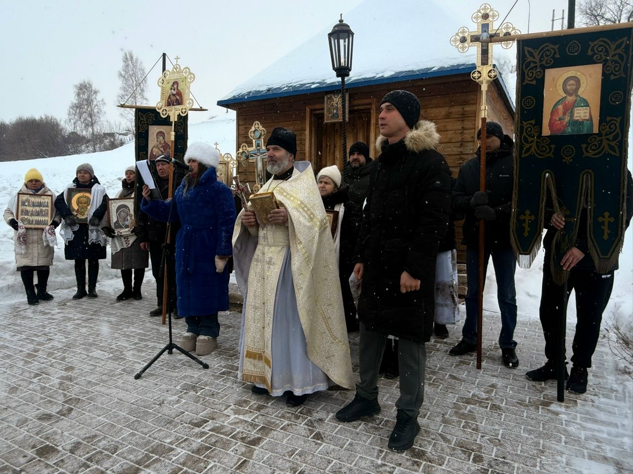 Крещение Господне в Менделеевске: верующие прошли крестным ходом и окунулись в освящённую иордань