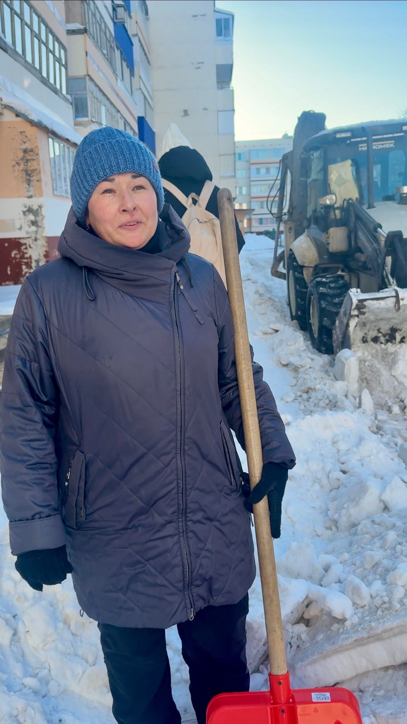 Герои чистых дворов Менделеевска: как Любовь Азина десять лет побеждает снежную стихию