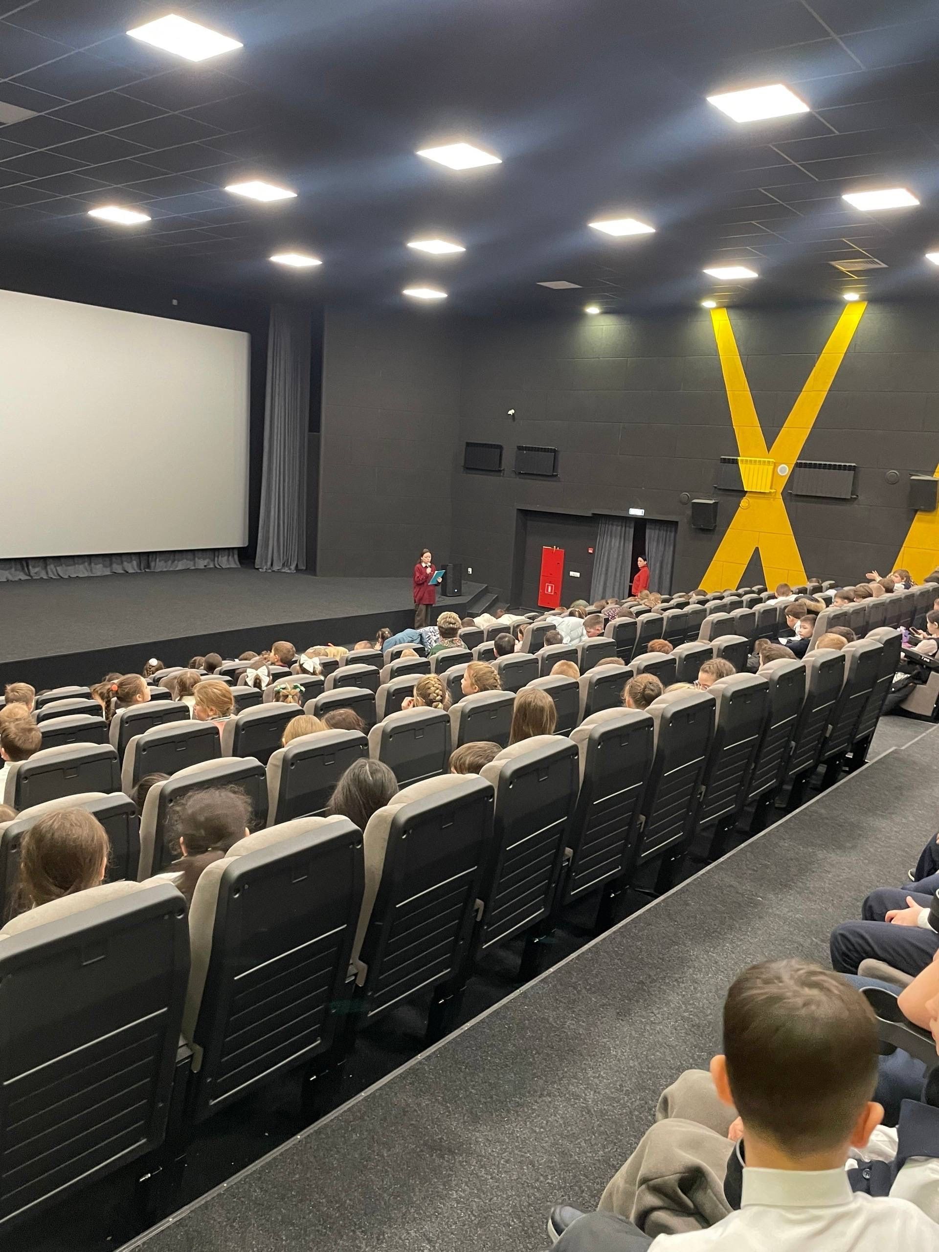 В честь Дня освобождения Ленинграда от фашистской блокады в кинотеатре «Юность» прошли показы фильма «Африка»