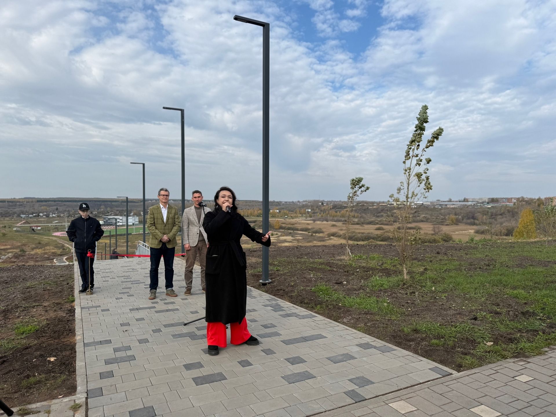 В Менделеевске открыли новый спуск к Центральному стадиону со смотровой площадкой