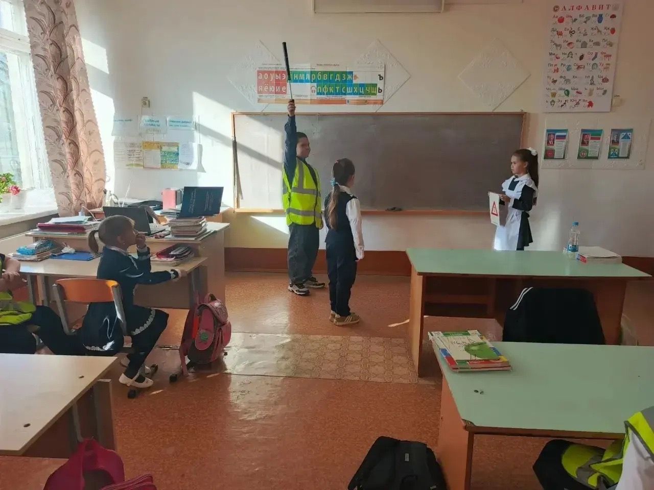 В Камаевской школе перед каникулами провели урок по правилам дорожного движения