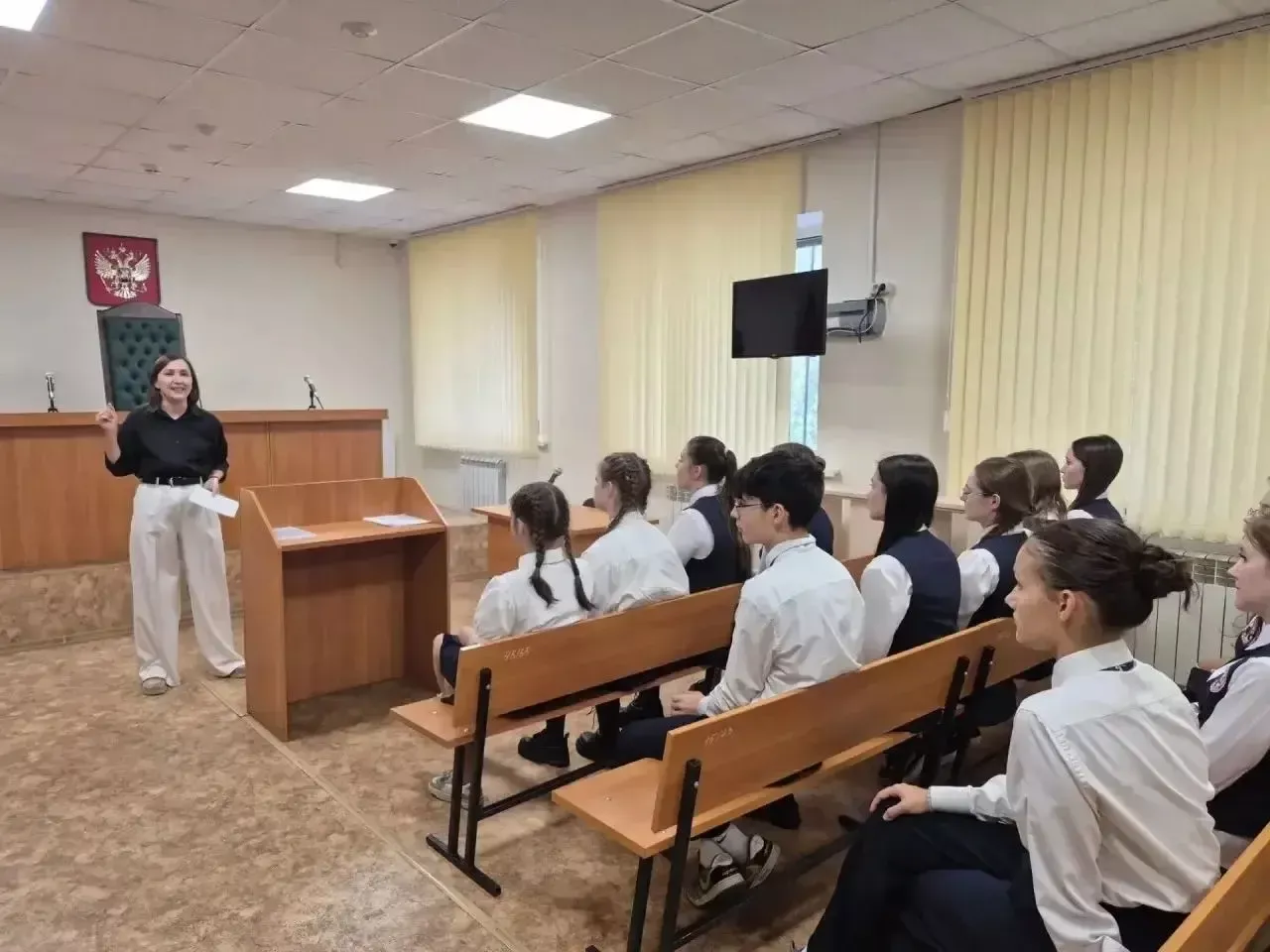 В рамках профориентации гимназисты побывали  в Менделеевском районном суде