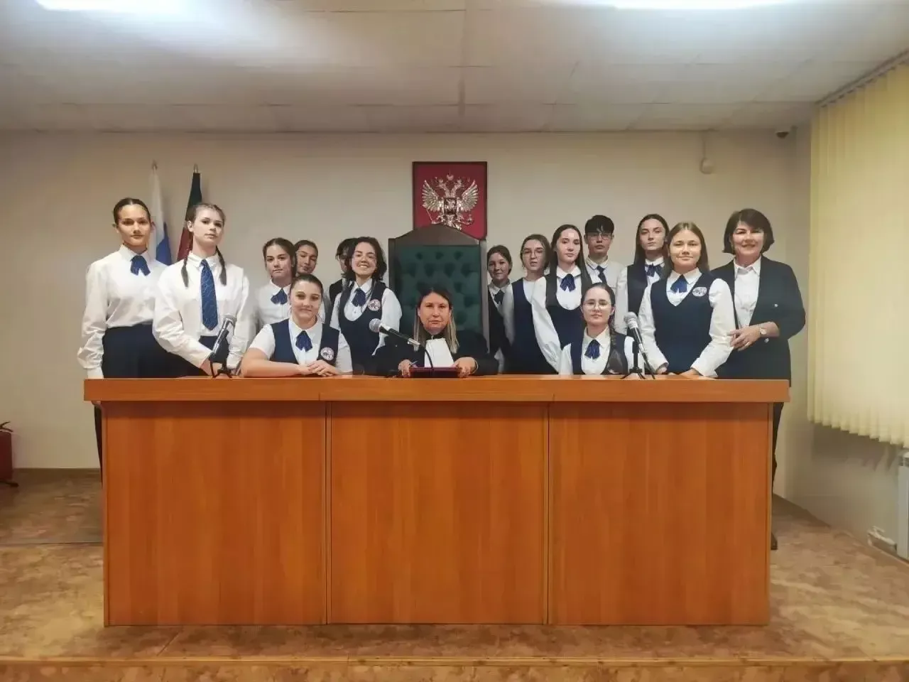В рамках профориентации гимназисты побывали  в Менделеевском районном суде