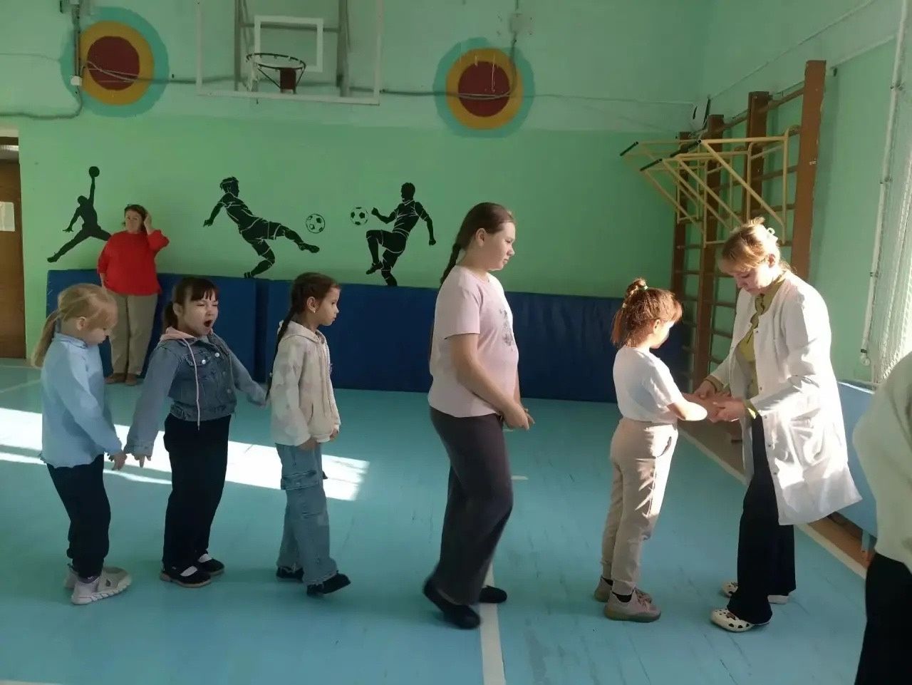 В школе №4 Менделеевска начал работу лагерь «Осенний калейдоскоп»