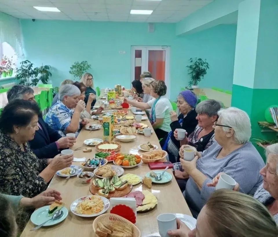 В школе №2 Менделеевска чествовали людей серебряного возраста