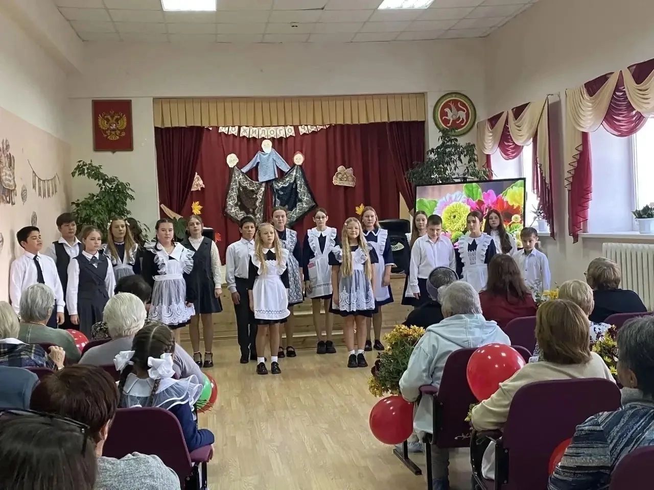 В школе №2 Менделеевска чествовали людей серебряного возраста