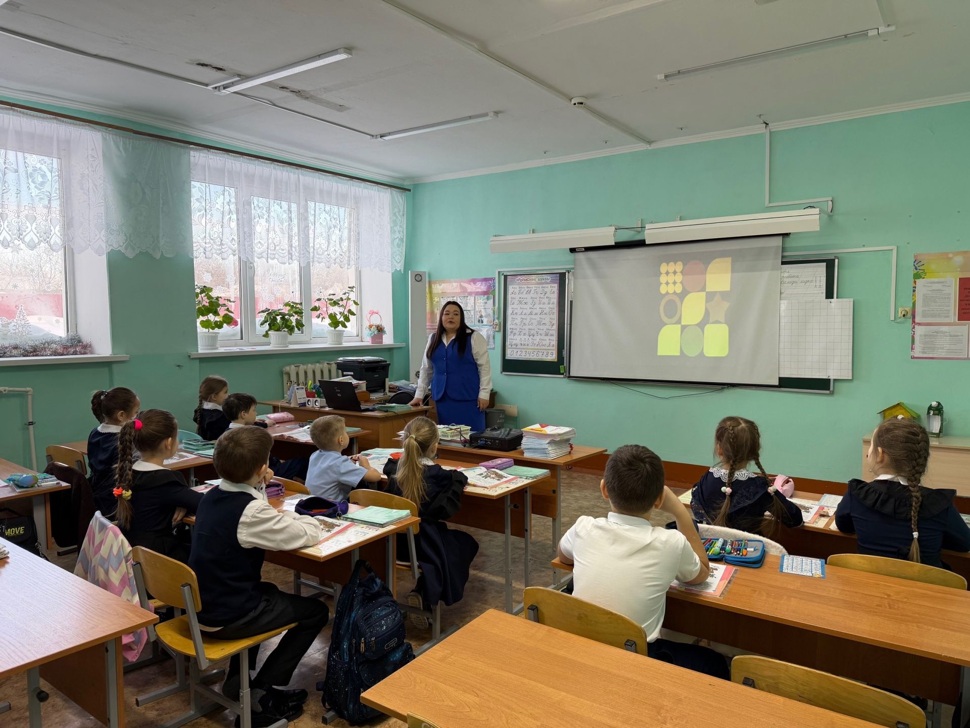 Зимние правила безопасности обсудили с менделеевскими школьниками перед каникулами