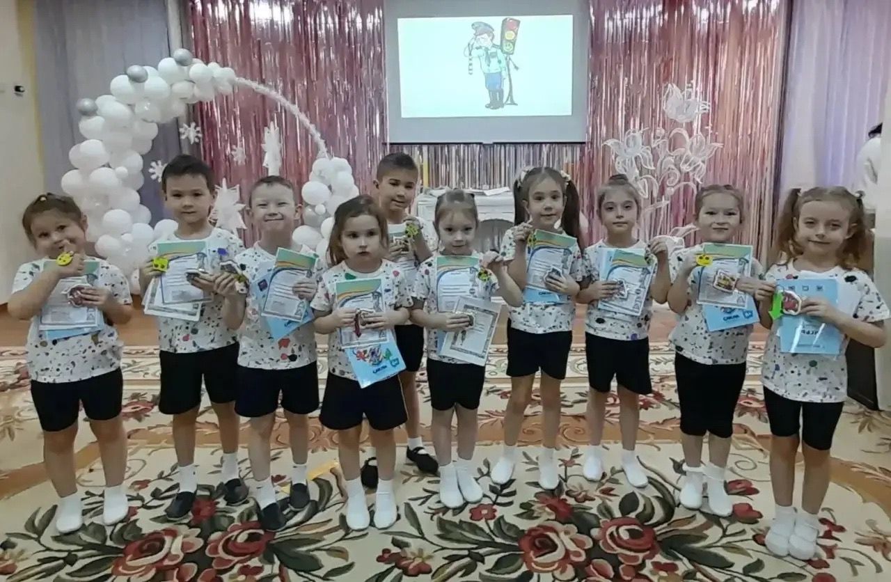 В детском саду «Планета детства» Менделеевска провели мероприятие «Сундучок с правилами безопасного поведения на дорогах»