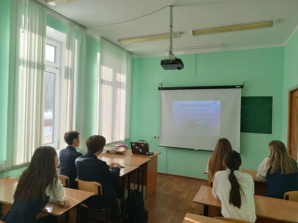 Десятиклассники Менделеевского района обсудили угрозы в сети и правила безопасного интернета