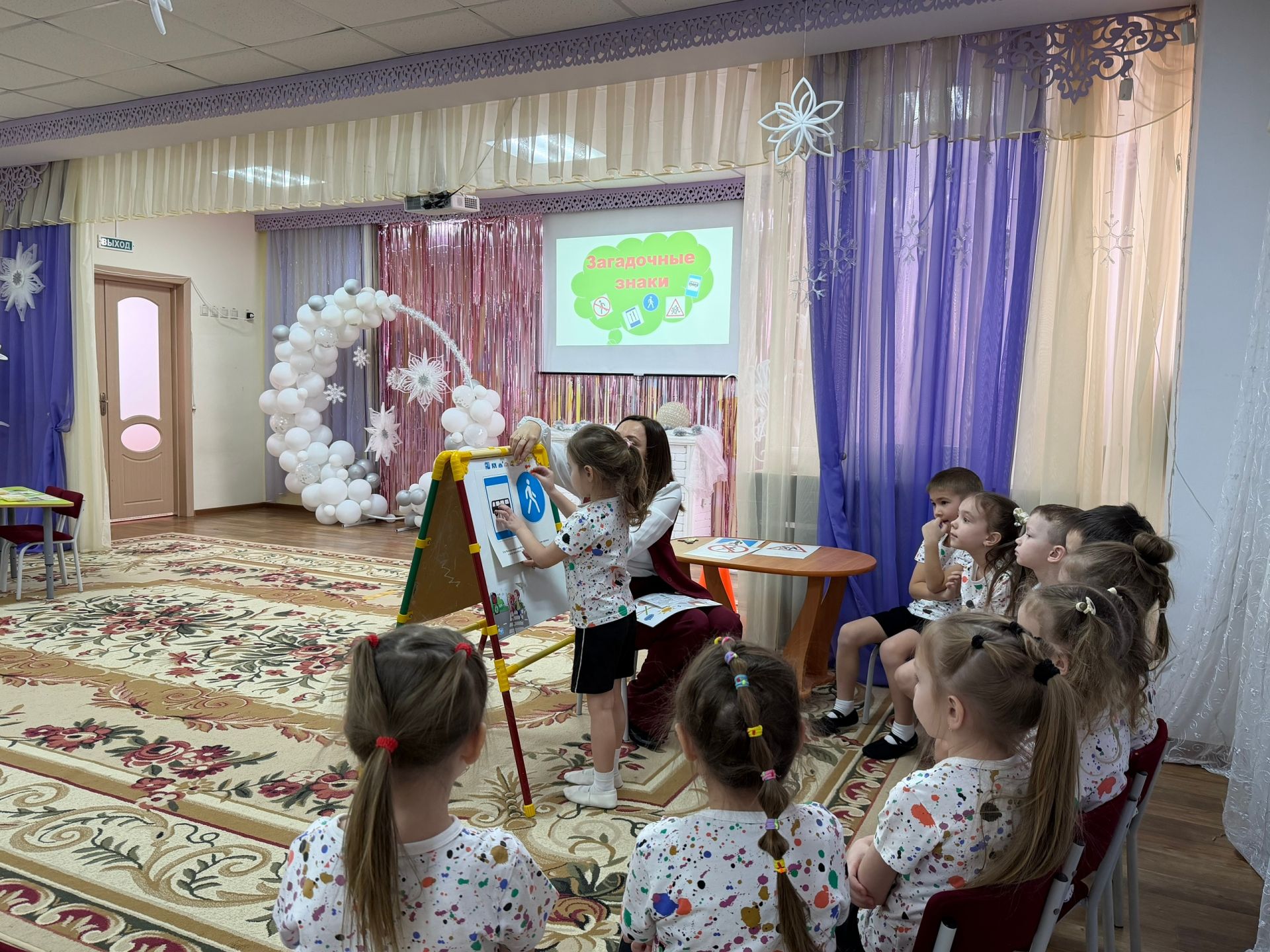 В Менделеевском районе стартовал конкурс «Зелёный огонёк»: воспитатели проводят открытые занятия по ПДД