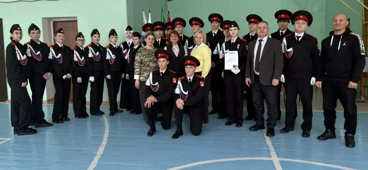 В школе №4 прошел конкурс строя и песни: юные патриоты показали выправку и дисциплину