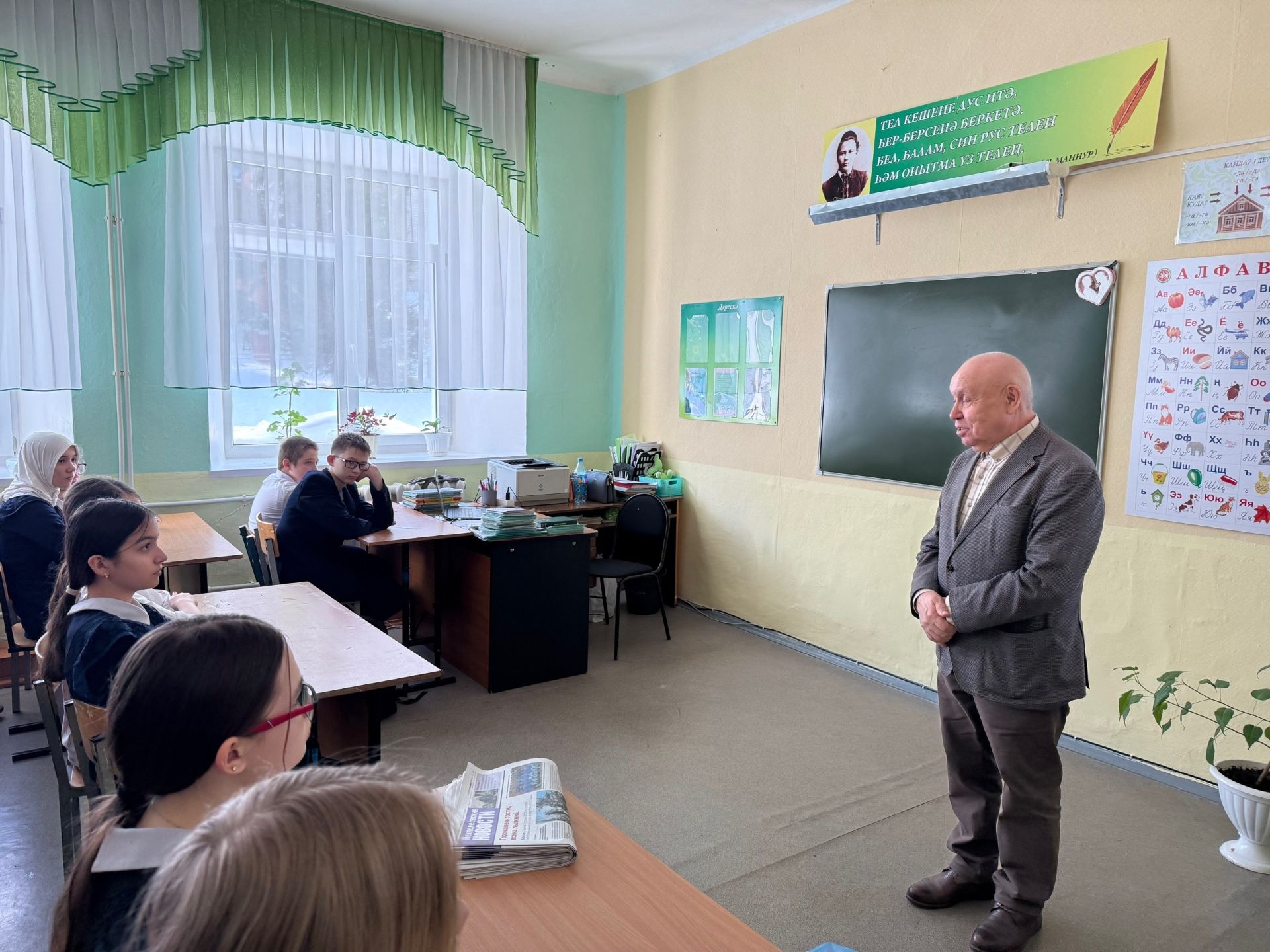 В Менделеевских школах стартовал цикл парламентских уроков