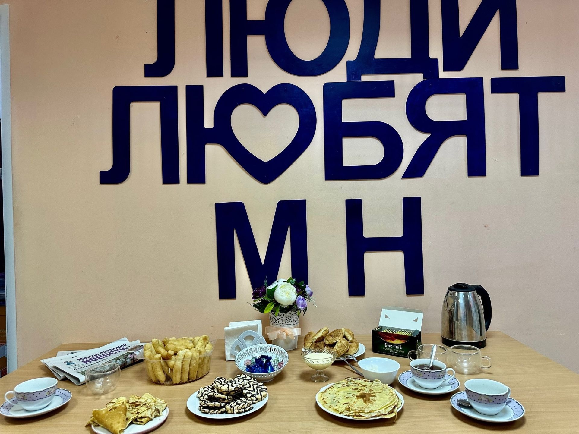 Редакция приглашает встречать Масленицу: подписчиков угостят блинами и чаем