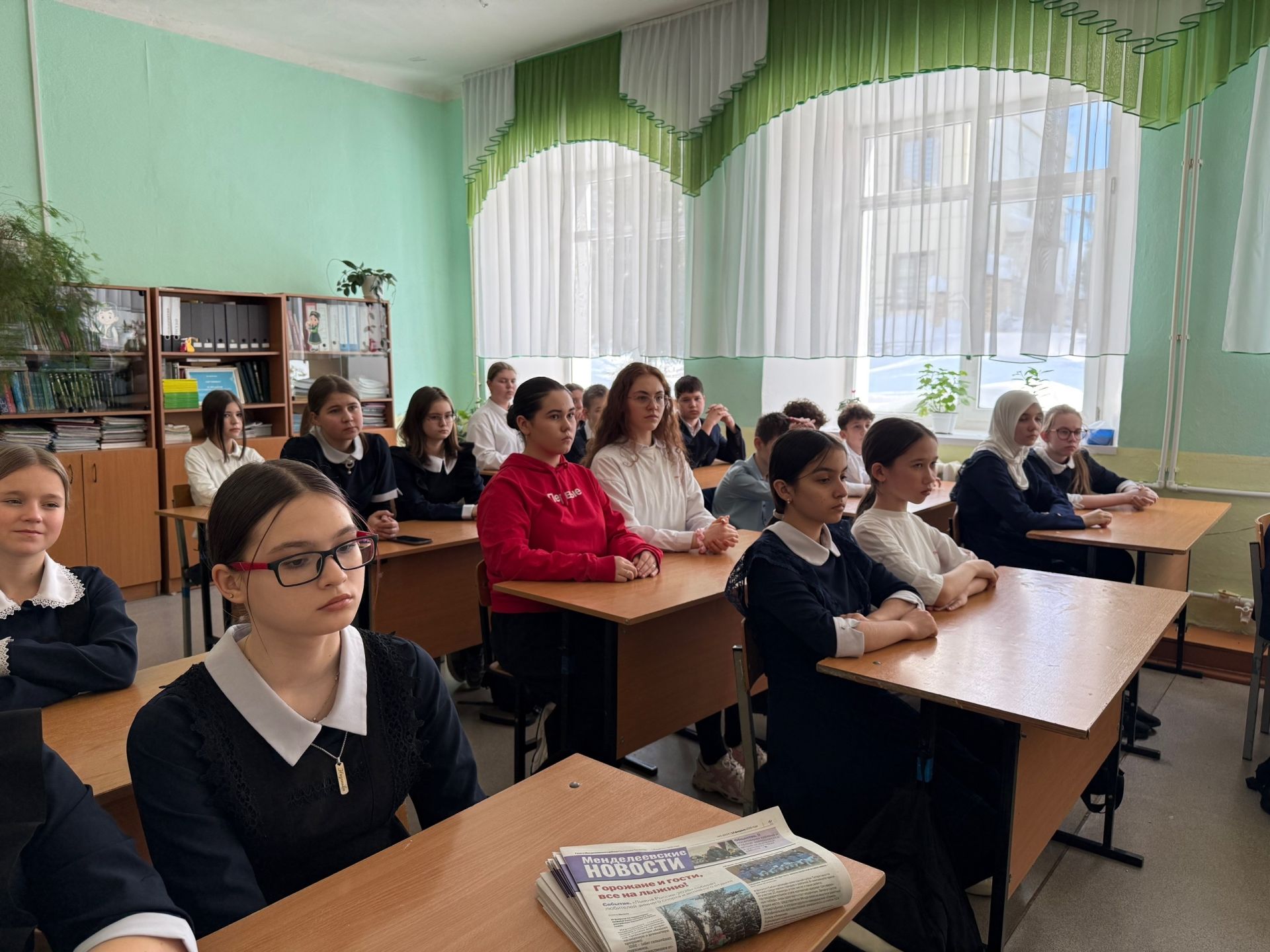 В Менделеевских школах стартовал цикл парламентских уроков