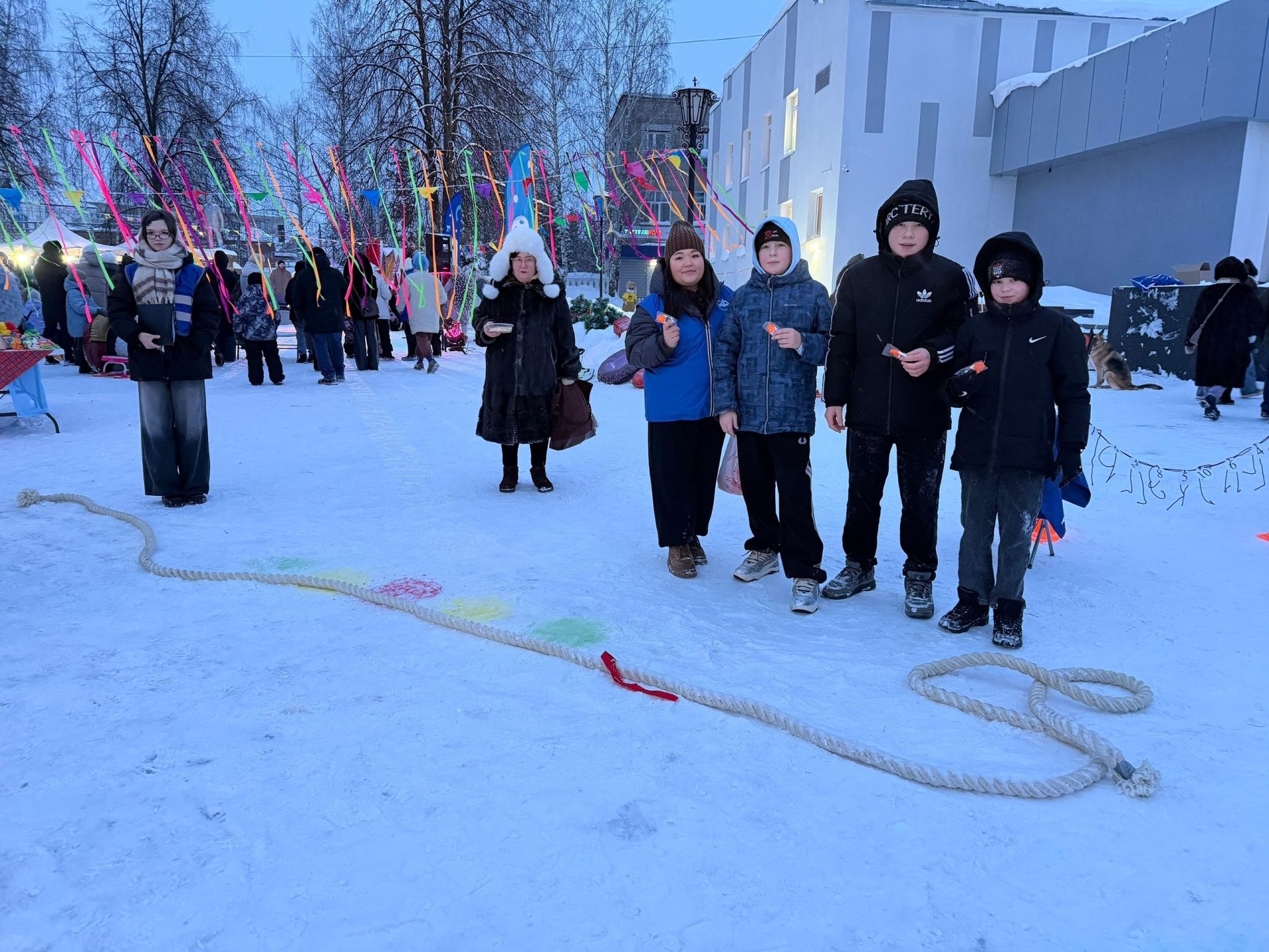 Знатоки ПДД и яркие эмоции: на «Кыш Фест» в Менделеевске учили безопасности