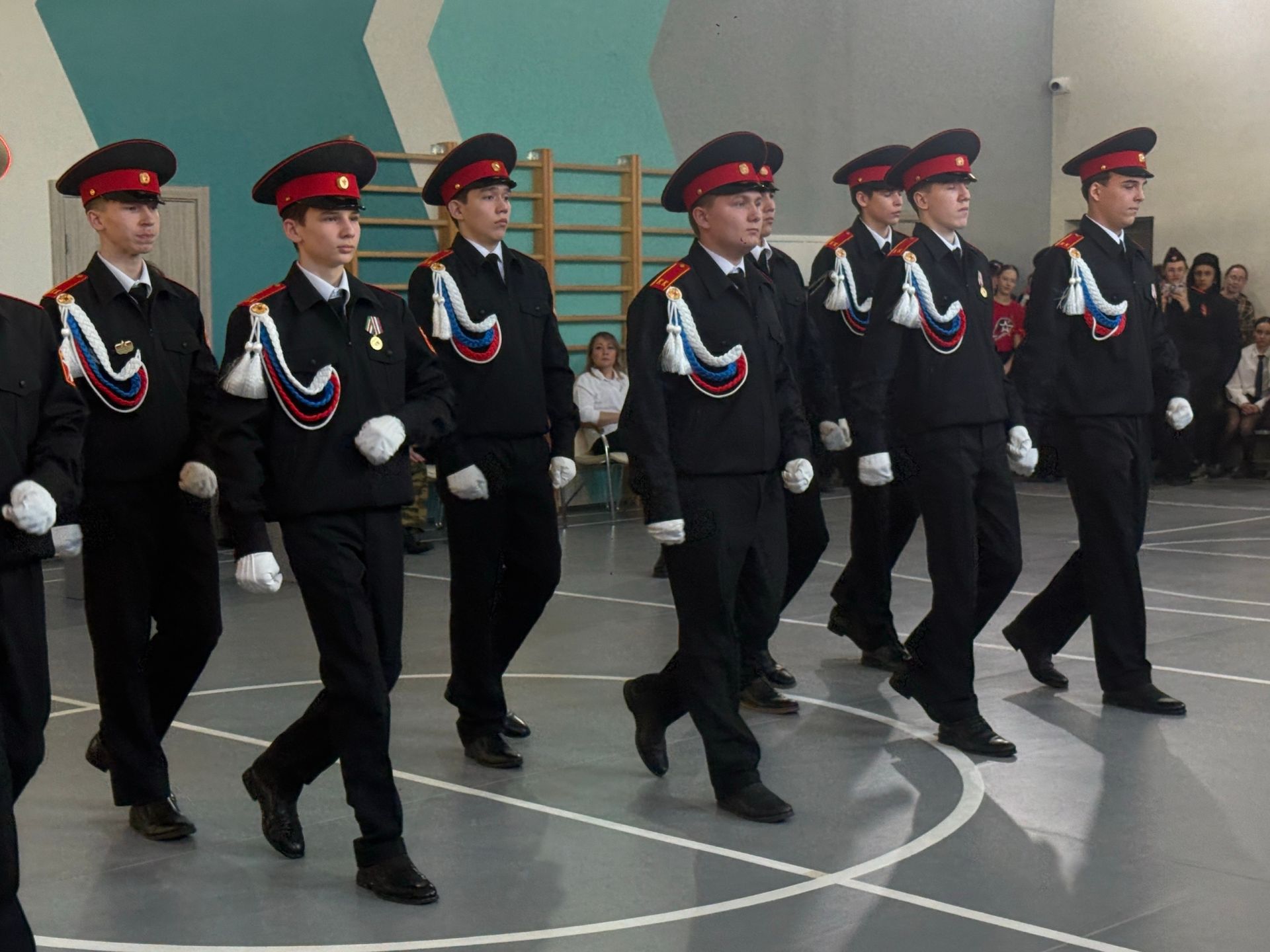 В Менделеевске проведён районный конкурс «Смотр строя и песни» среди учащихся средних и старших классов