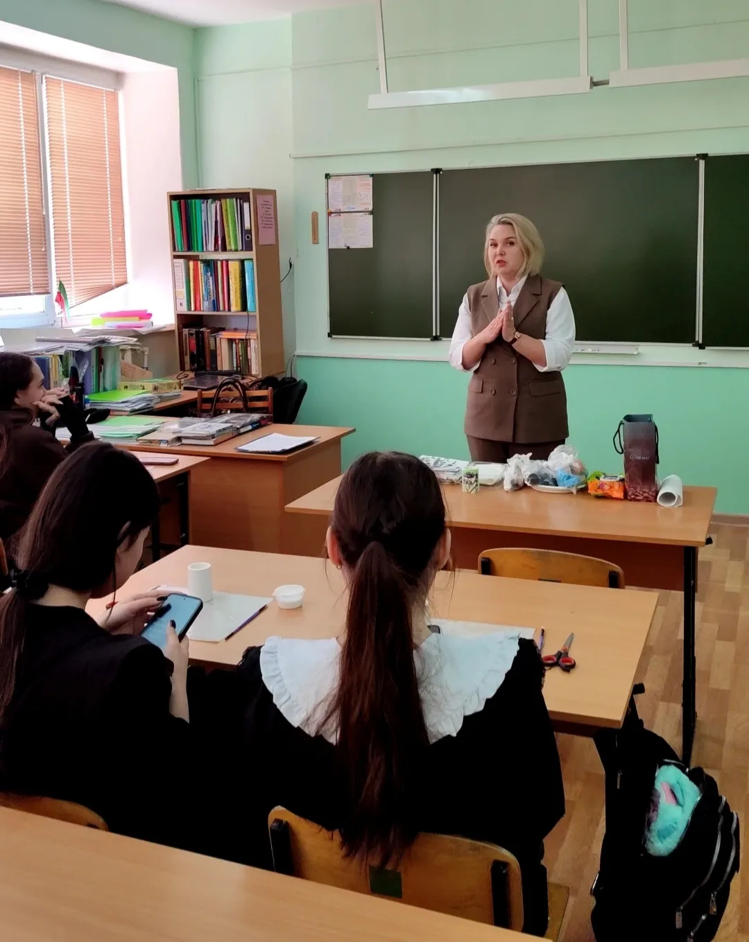 В школе №2 научный сотрудник краеведческого музея провел мастер-класс по декупажу