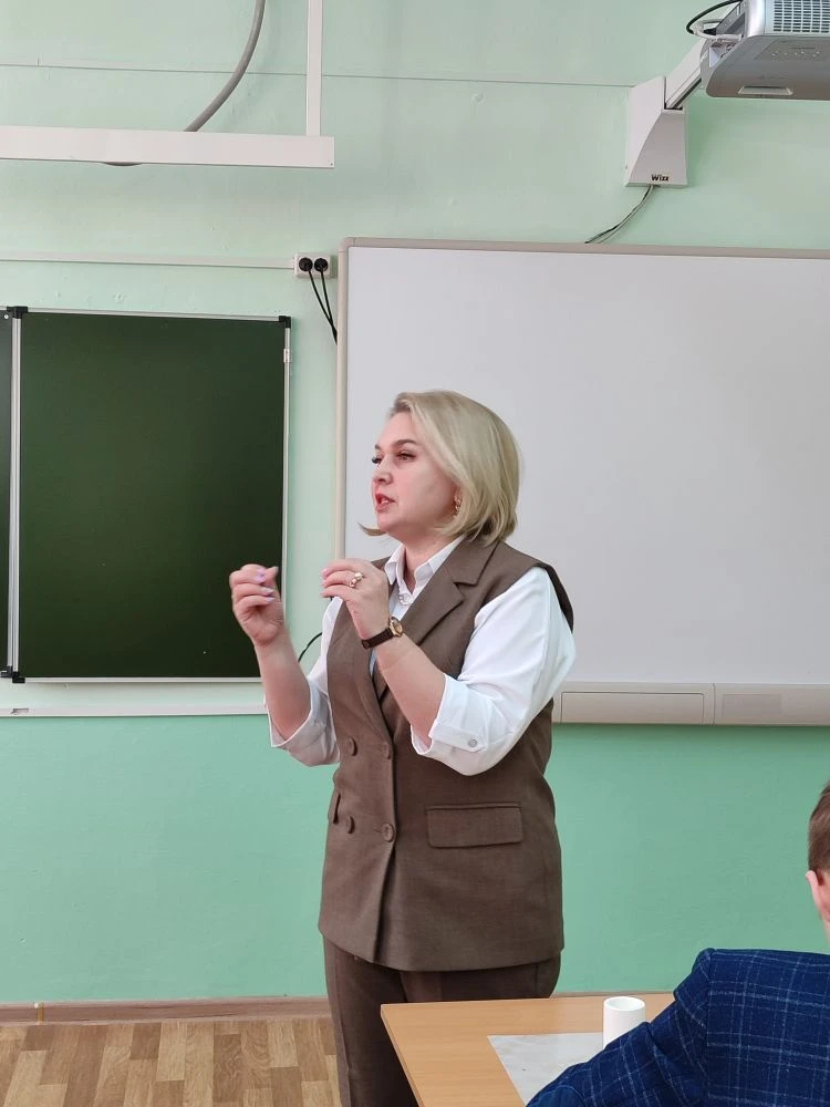 В школе №2 научный сотрудник краеведческого музея провел мастер-класс по декупажу