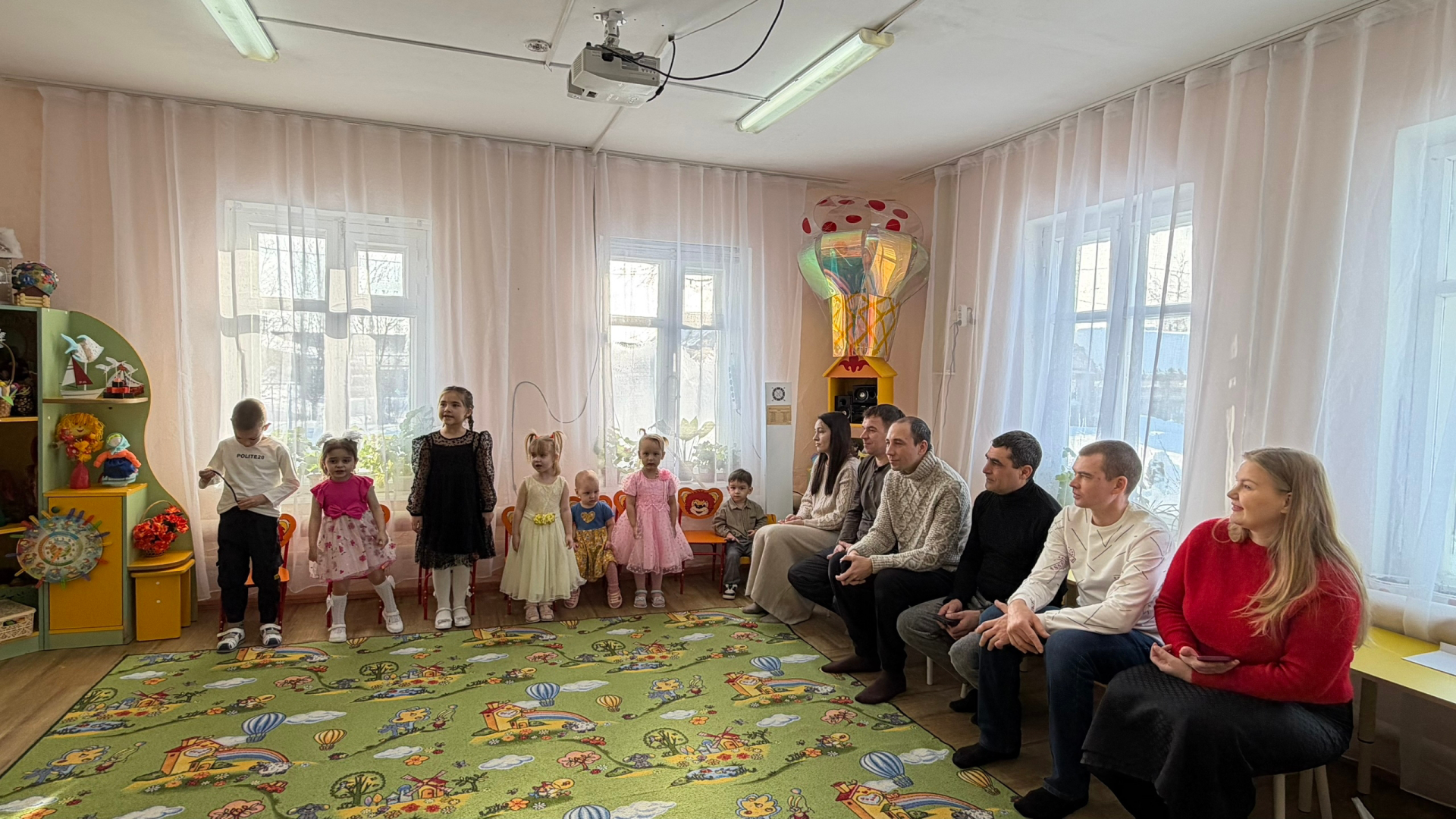 В Мунайкинском детском саду «Тургай» родители вместе с детьми освоили правила дорожного движения в игровой форме
