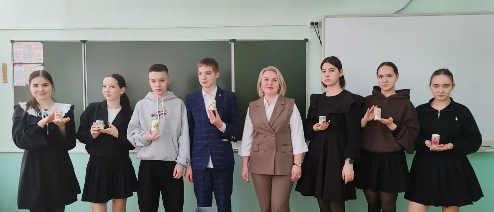 В школе №2 научный сотрудник краеведческого музея провел мастер-класс по декупажу