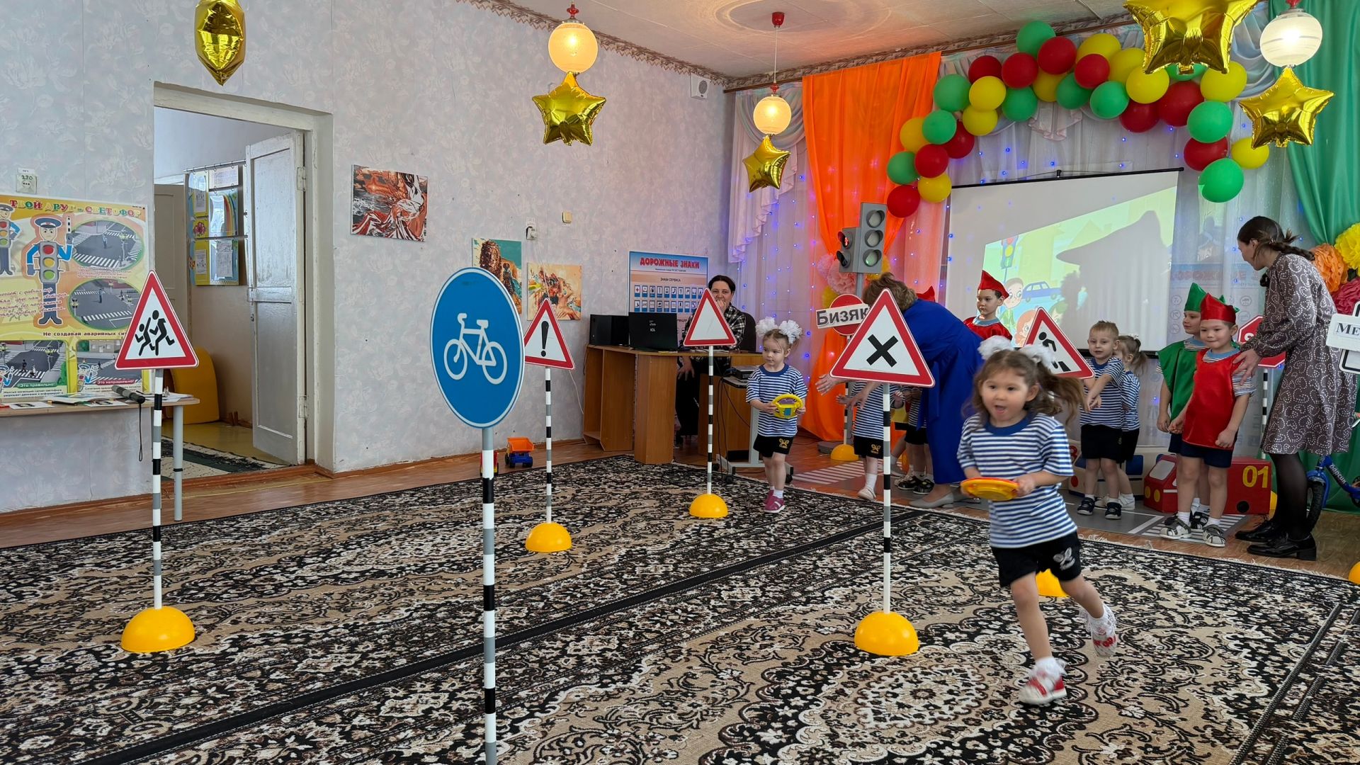 В Бизякинском детском саду Менделеевского района дошкольники изучали ПДД в игровом формате