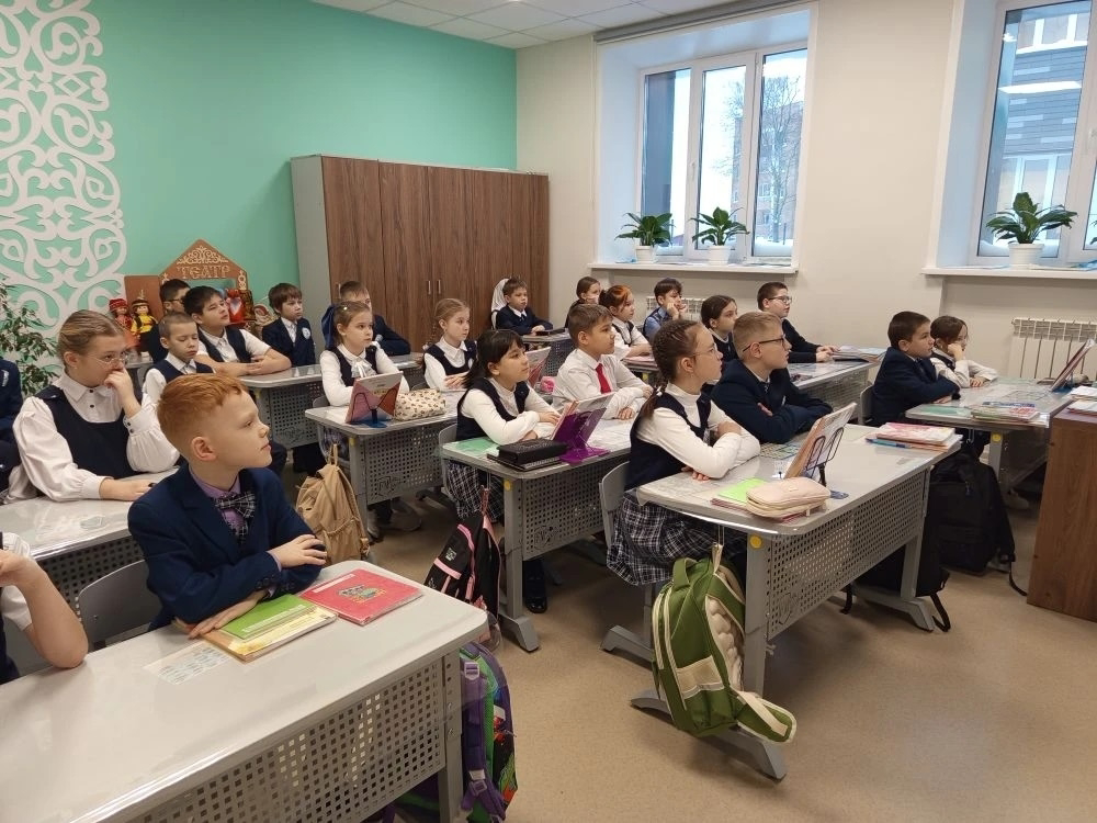 В гимназии «Мирас» Менделеевска ко Дню российской науки проведены «Разговоры о важном»
