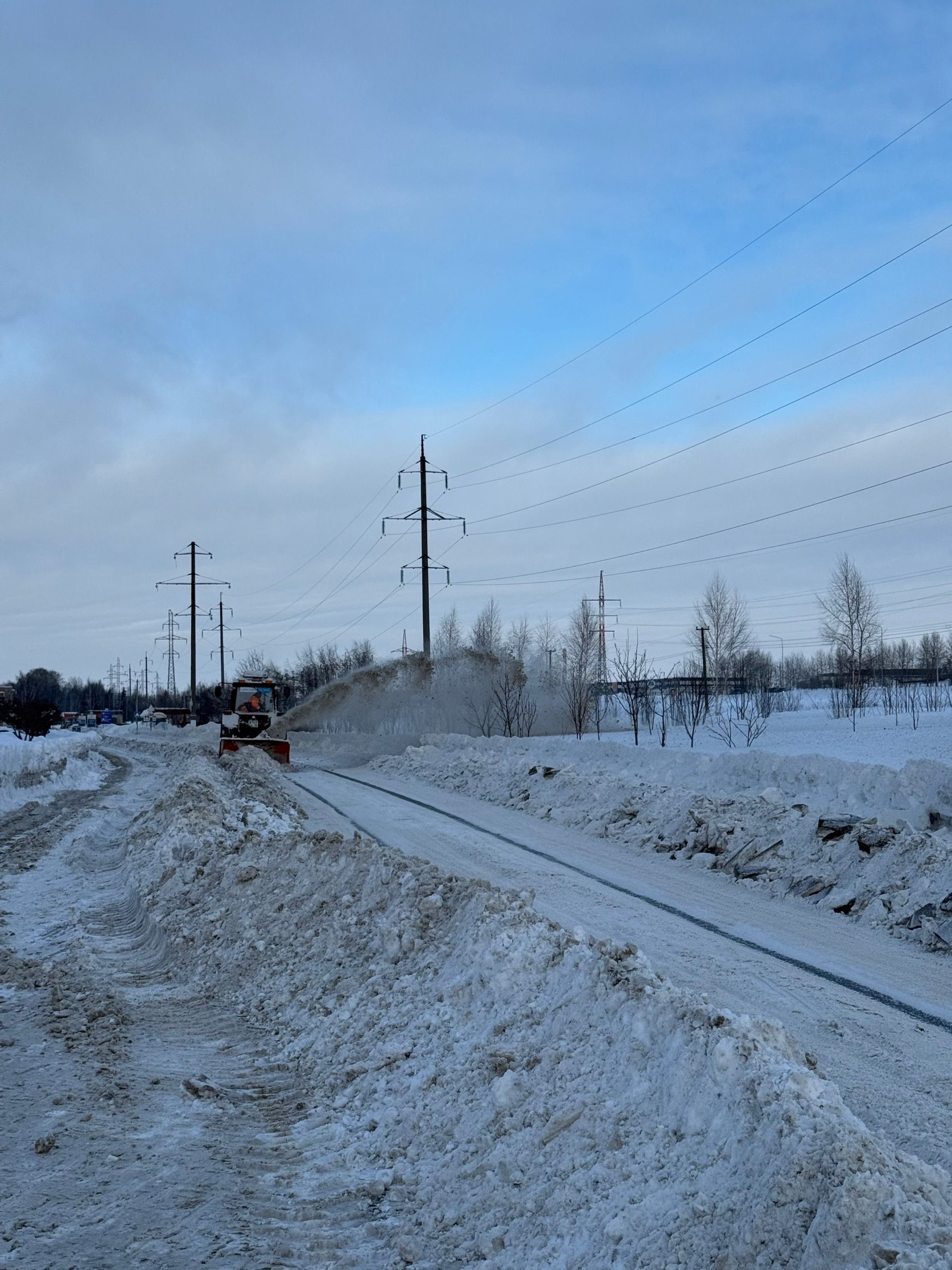 На улицах Менделеевска идёт плановая уборка снега
