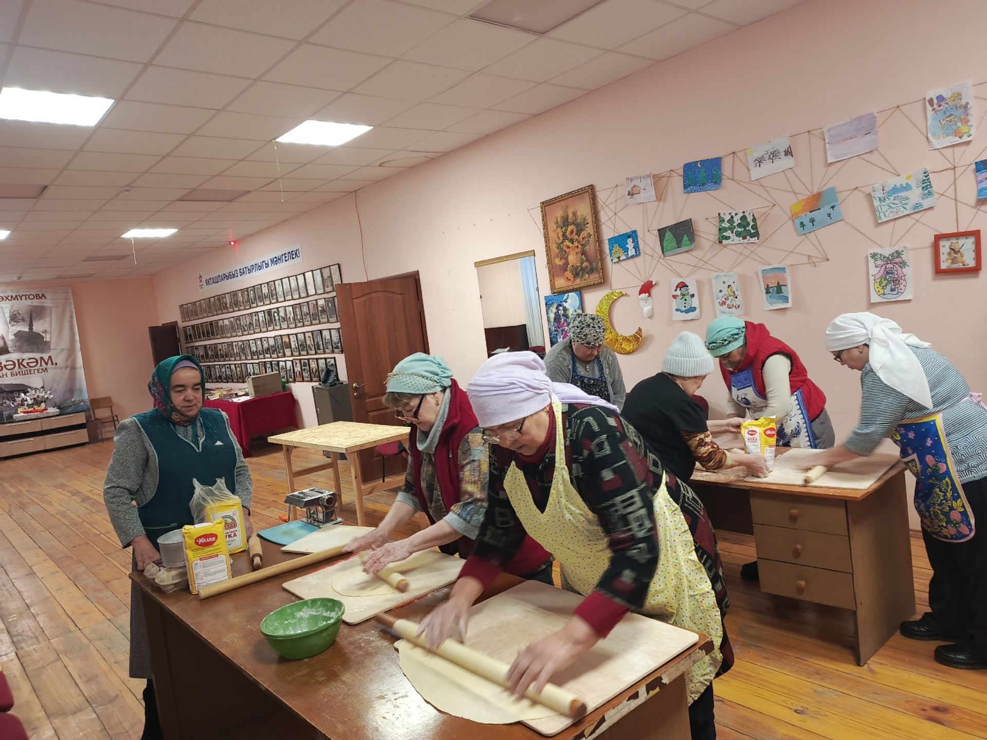 Жители села Бизяки приготовили домашнюю лапшу и собрали посылки для участников СВО