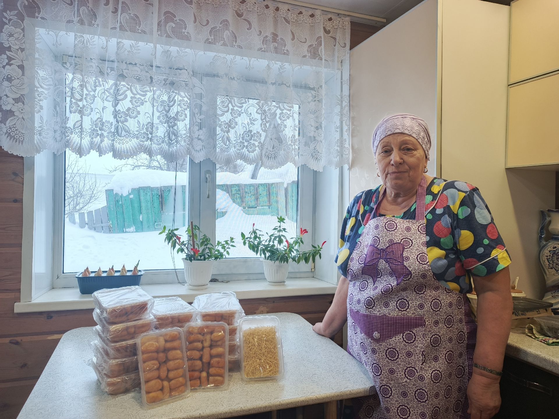 Жители села Бизяки приготовили домашнюю лапшу и собрали посылки для участников СВО