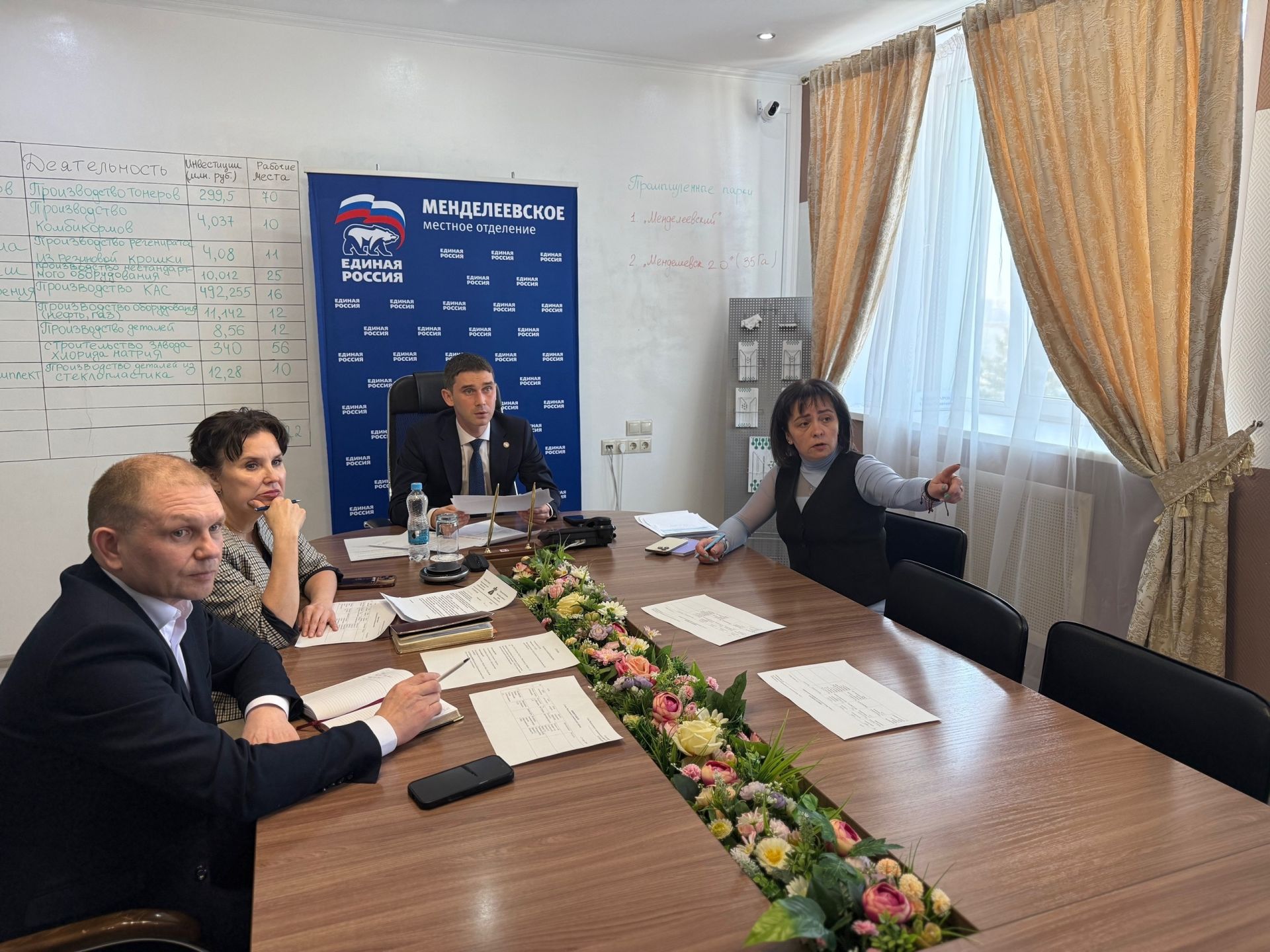 Вопросы ЖКХ и поддержка бойцов СВО: в Менделеевске прошёл приём граждан