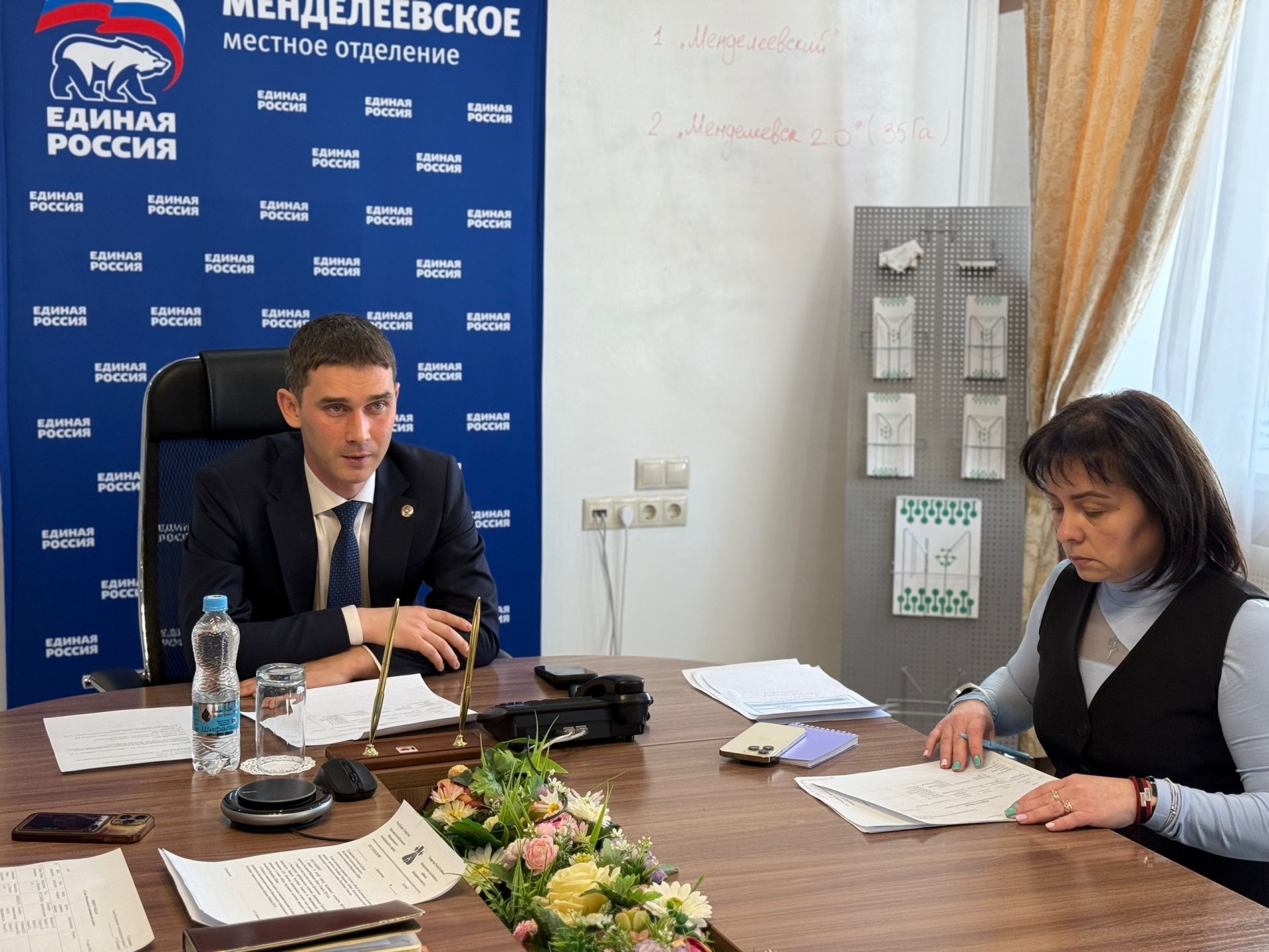 Вопросы ЖКХ и поддержка бойцов СВО: в Менделеевске прошёл приём граждан