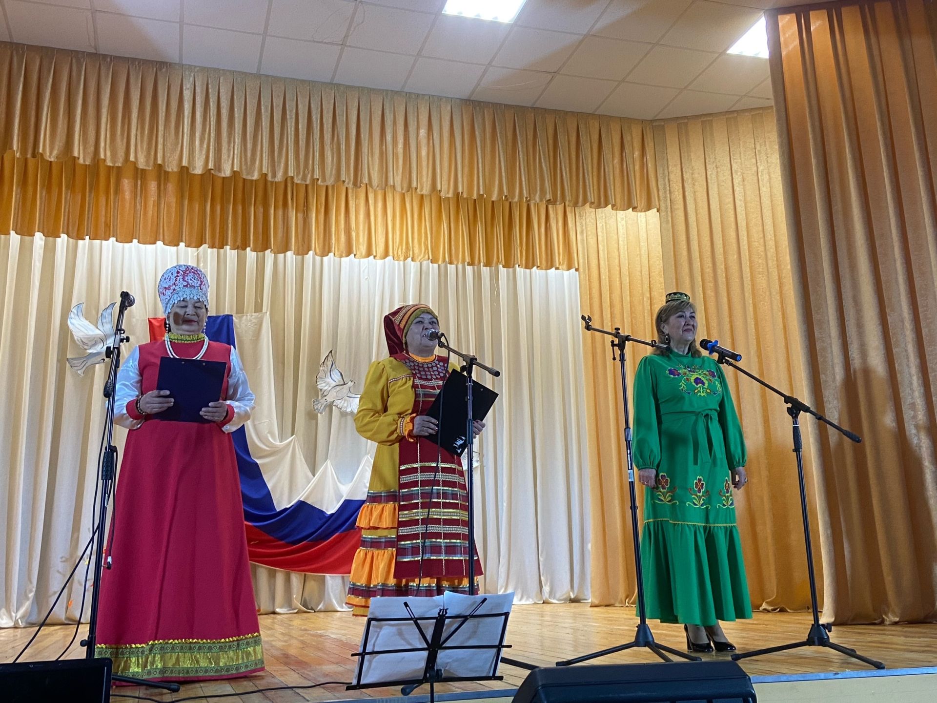 Бондюжский базар, конь-огонь, песни и пляски: как в Менделеевском районе прошёл первый фестивальный концерт