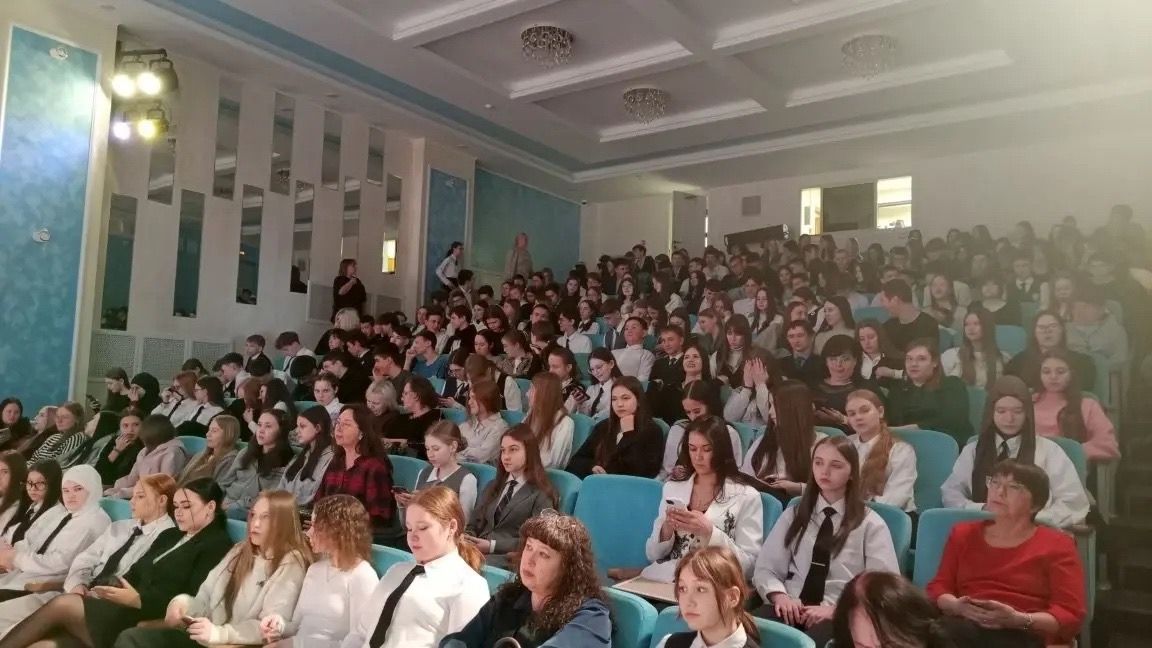 Юный поэт Геннадий Туманов выступил на поэтическом вечере в Менделеевске