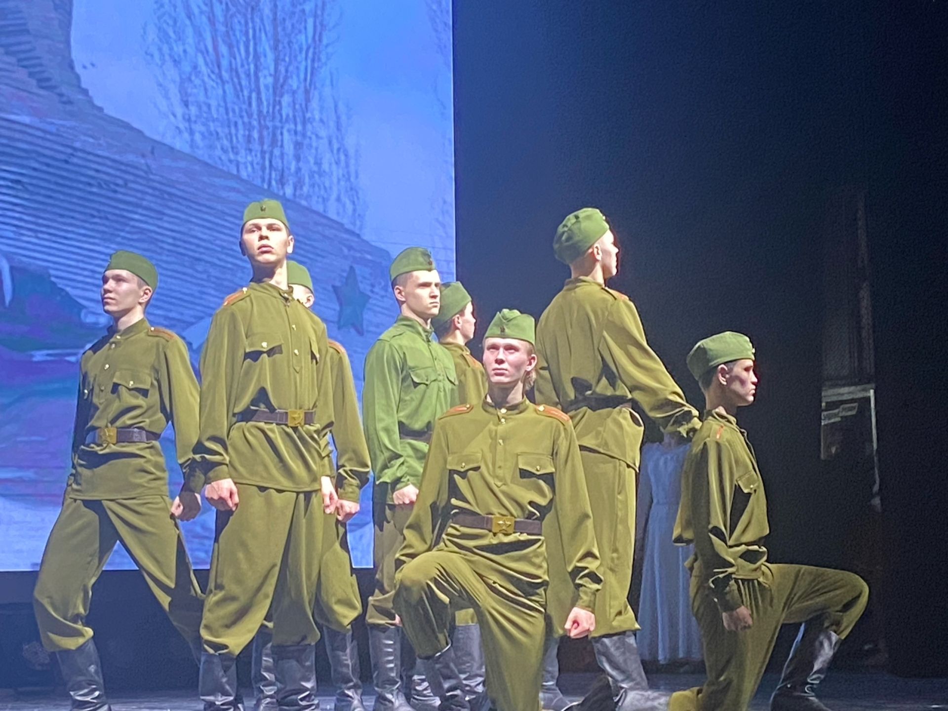 В Менделеевске состоялся концерт ансамбля «Кристалл»