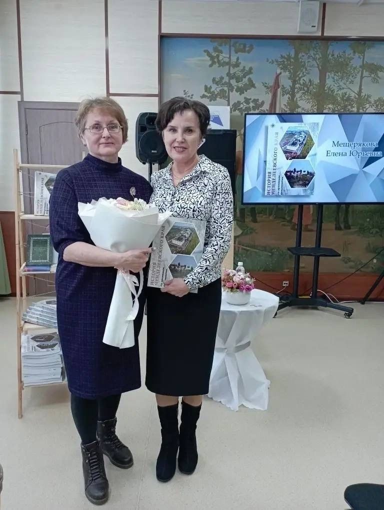 «История Менделеевского края»: в библиотеке презентовали новую книгу
