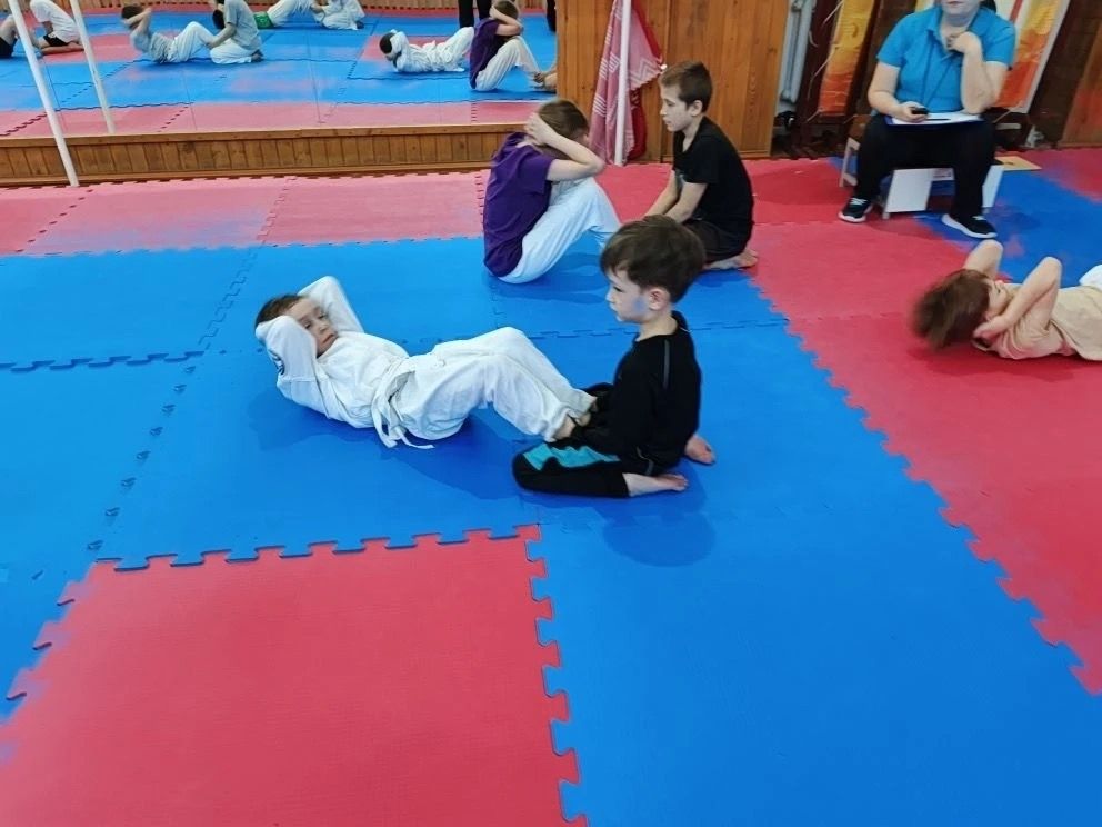 Юные спортсмены клуба «Сатори» Менделеевска успешно выполнили нормативы ГТО