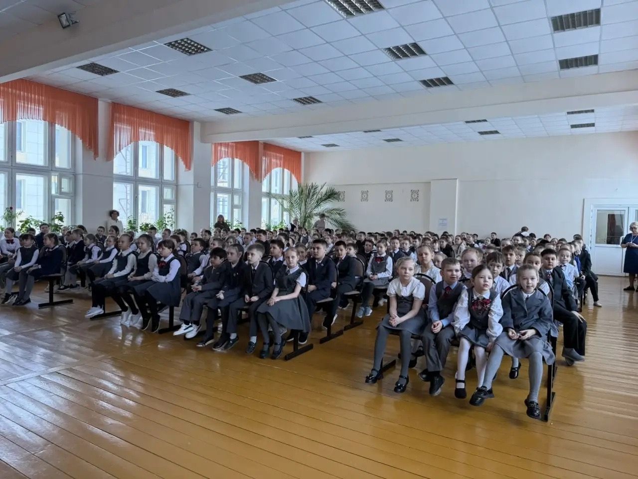 В Менделеевске более 200 учеников школы №1 повторили ПДД перед каникулами